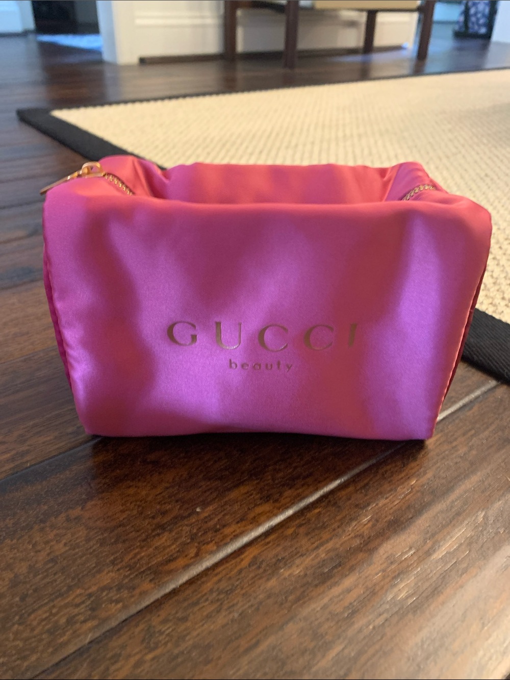 Gucci Beauty Pink Satin Beauty Cosmetic Pouch New NEVER USED